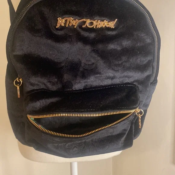 Betsey Johnson | Bags | Rare Betsey Johnson Velvet Skull  display picture 1